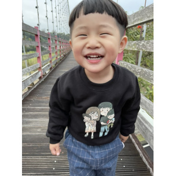 MiniGarden 客製親子裝｜畫出我們一家四口的幸福模樣 把笑容、陪伴與回憶穿在身上，每一天都是最精彩的一天