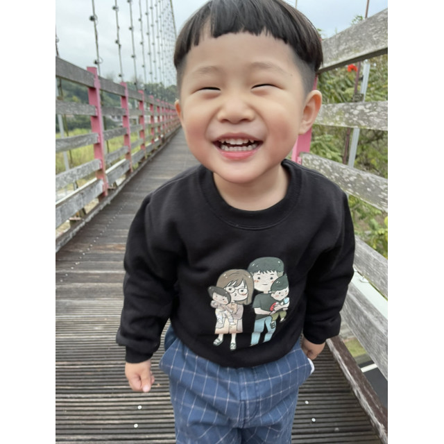 MiniGarden 客製親子裝｜畫出我們一家四口的幸福模樣 把笑容、陪伴與回憶穿在身上，每一天都是最精彩的一天