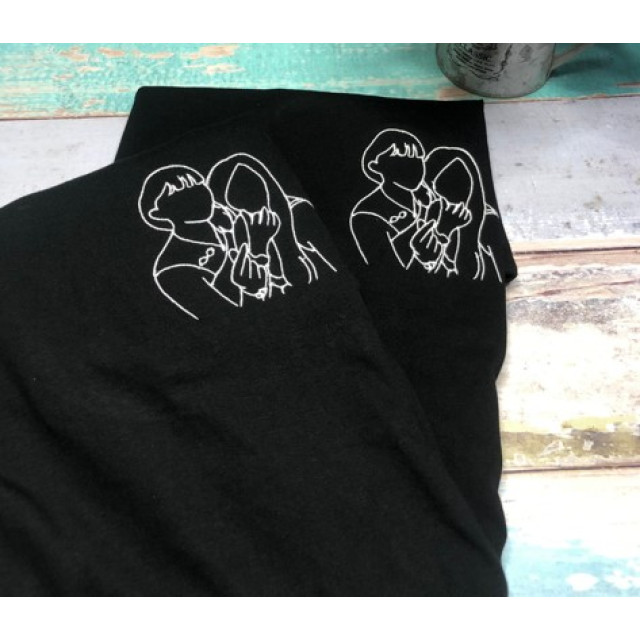 情侶線條擁抱刺繡T｜極簡白線勾勒愛情紀念｜客製化情侶禮物