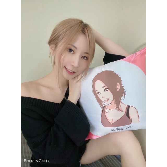 愛上自己暖暖抱枕｜客製化寫實畫風抱枕，擁抱最真實的自己