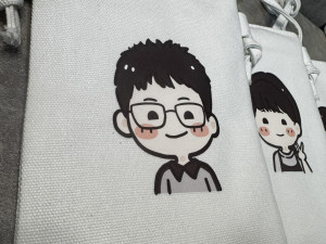 一家人的小可愛日常｜客製化文青包，走到哪都能背著幸福💛