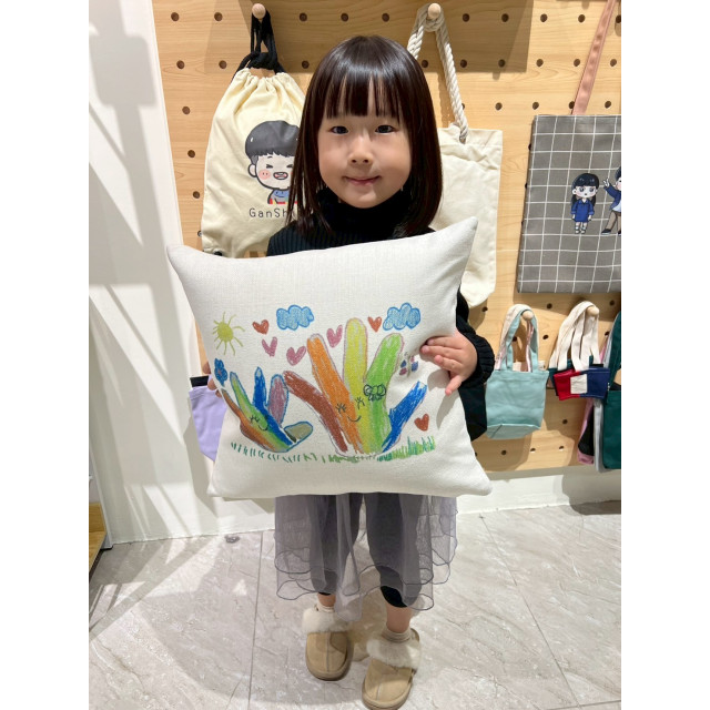 【台中親子DIY】小小職人做抱枕體驗｜畫・壓・抱三部曲｜畫完直接抱回家 (含材料$490起)