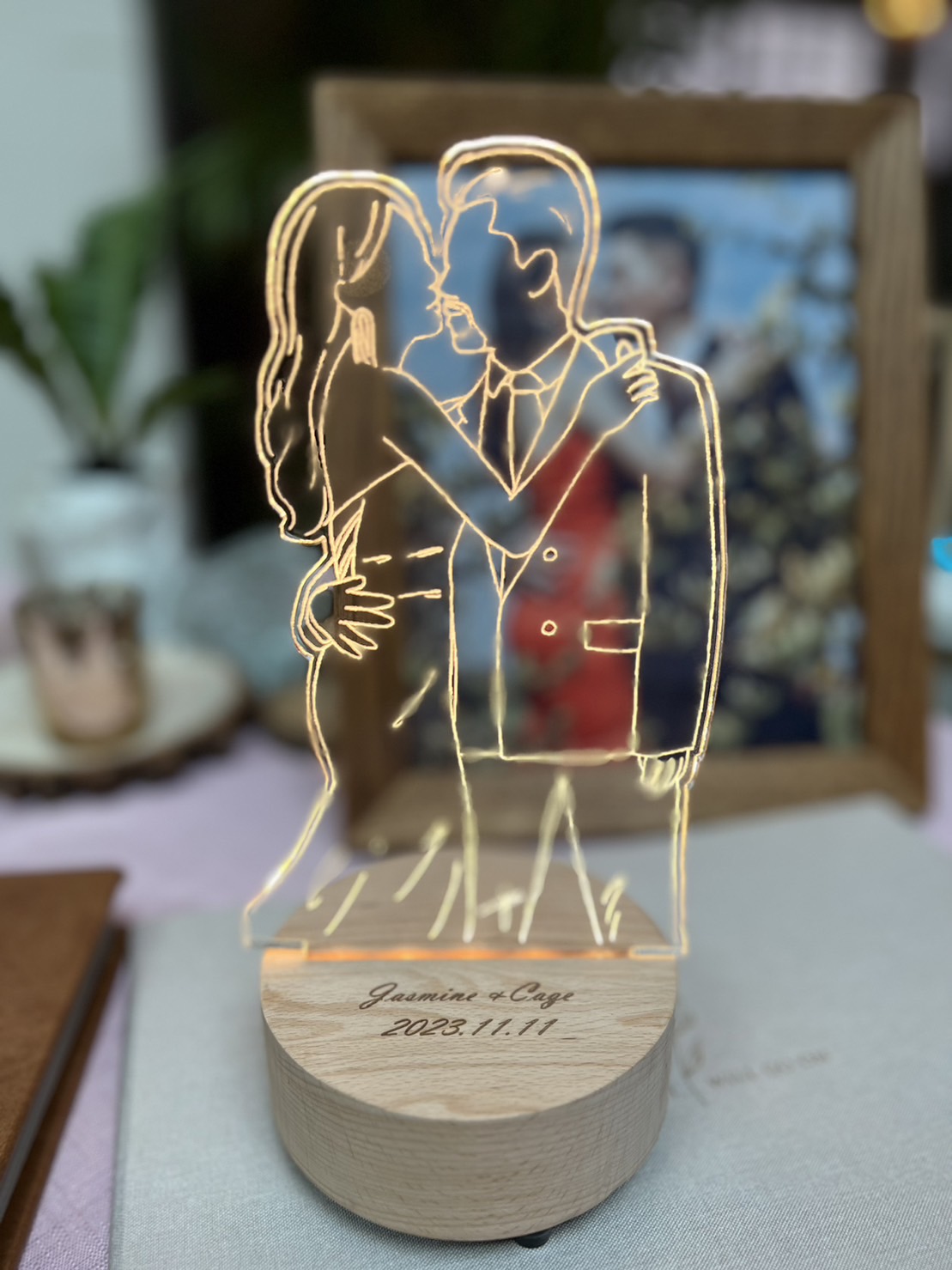 客製化新人結婚夜燈|婚宴禮金桌擺|婚禮紀念桌飾|MiniGarden 結婚新人線條夜燈|婚宴會場桌飾|新人擁抱紀念夜燈|婚禮禮物|MiniGarden 客製化夜燈