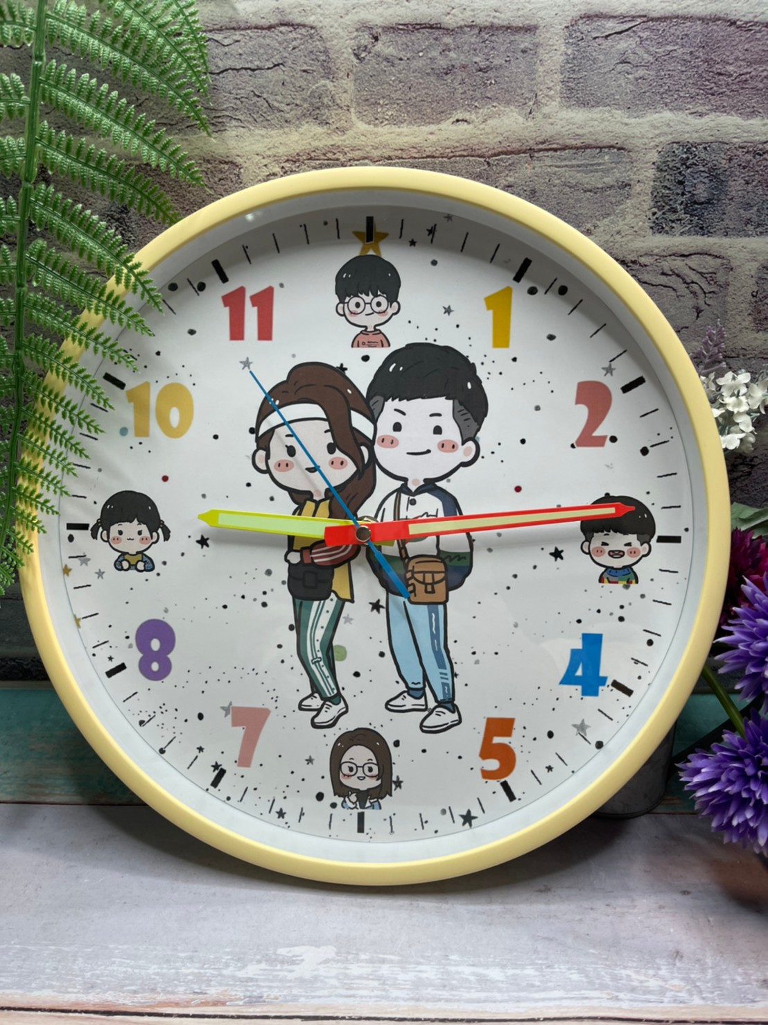 情侶蠟筆風插畫客製化時鐘 實拍照｜MiniGarden 客製化禮物