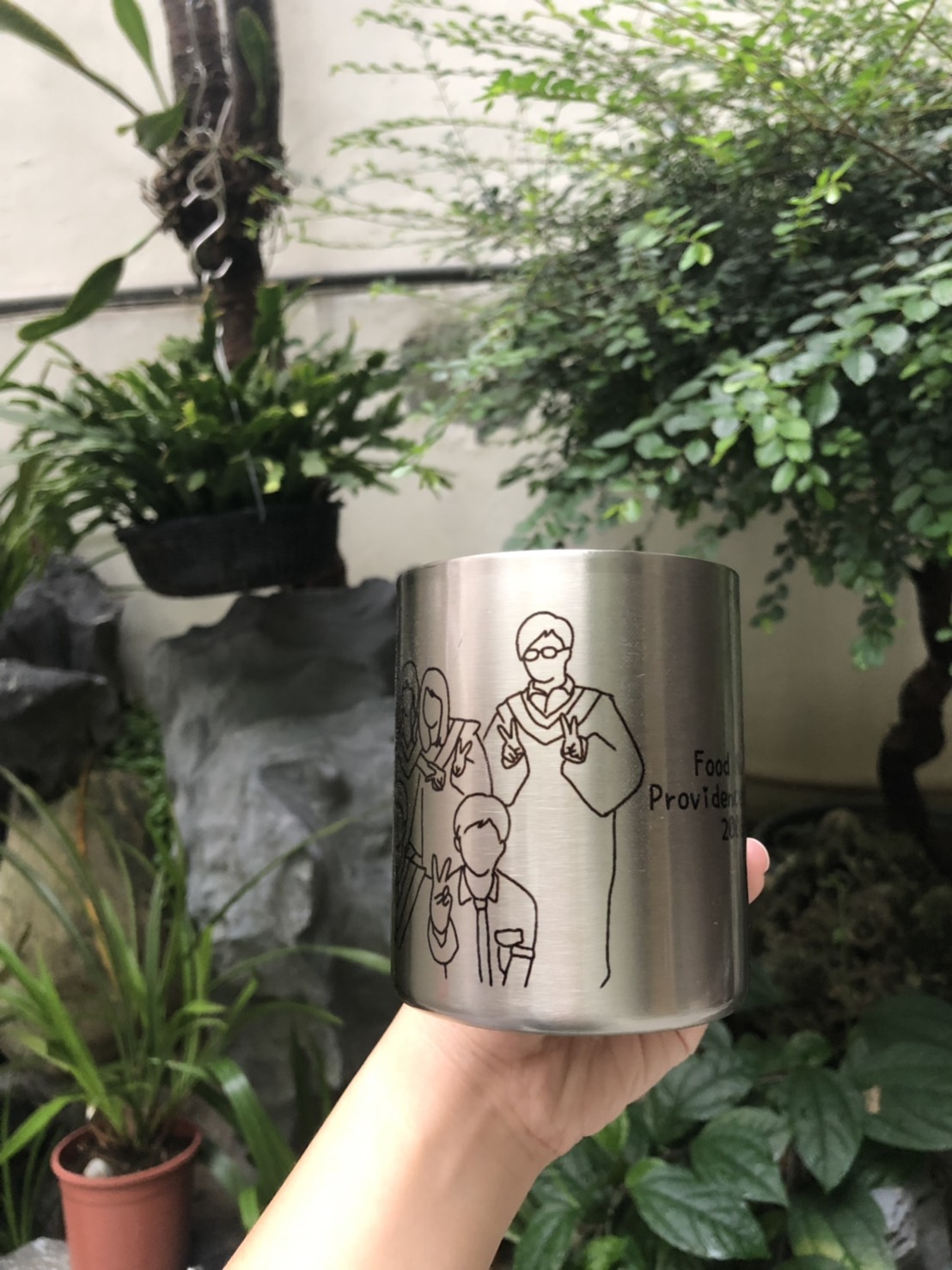 MiniGarden 線條插畫鋼杯 手繪畢業照群像呈現