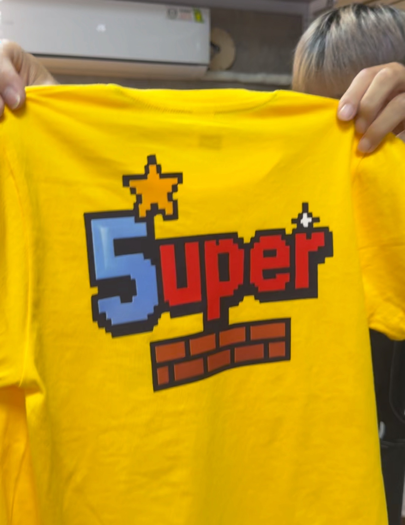 班服背面印上LOGO與班級紀念文字