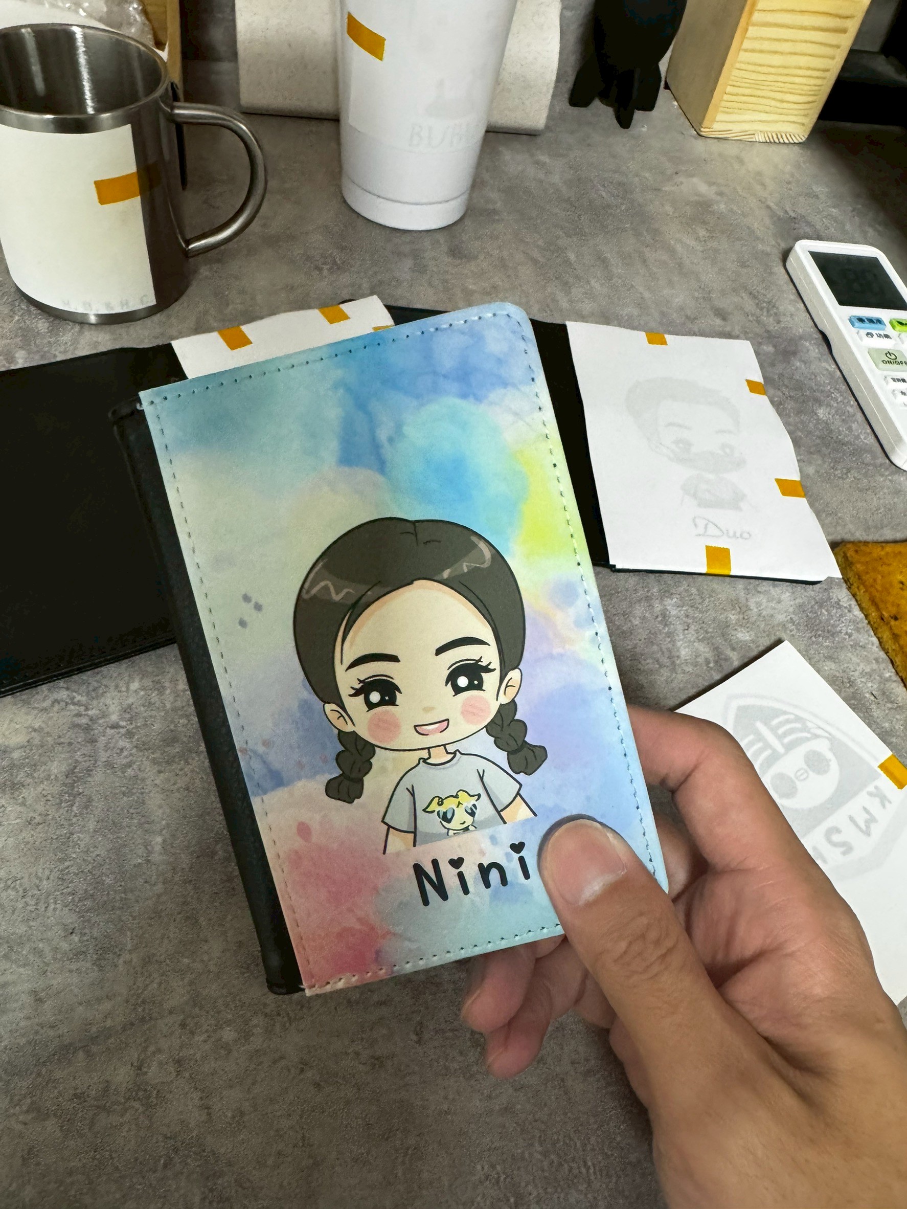 客製插畫護照套實用展示，紀念旅行好選擇